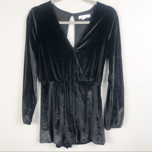 HONEY PUNCH | Velvet Black Long Sleeve Romper Wrap Front Cutout Back S - Picture 3 of 11